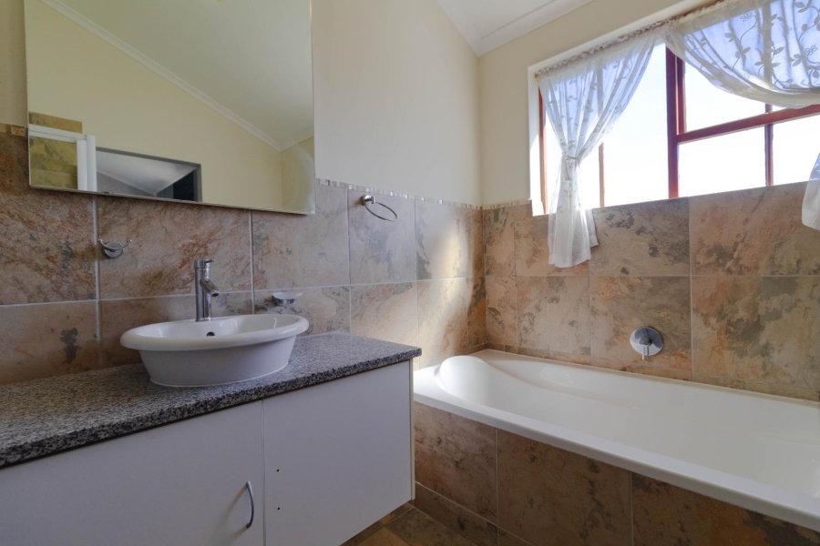 4 Bedroom Property for Sale in Sandbaai Western Cape